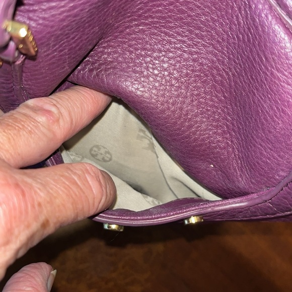 Tory Burch  purple leather shoulder bag  satchel 2 exterior pockets  Goldtone HW - Picture 9 of 17